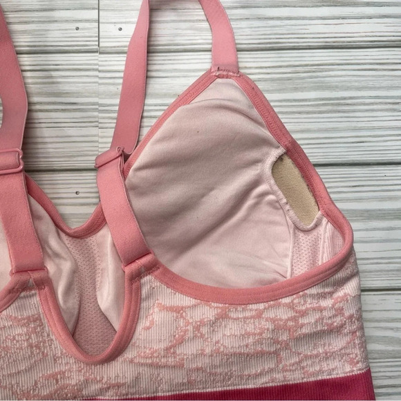 Under armour pink compression sports bra size small - Picture 8 of 11